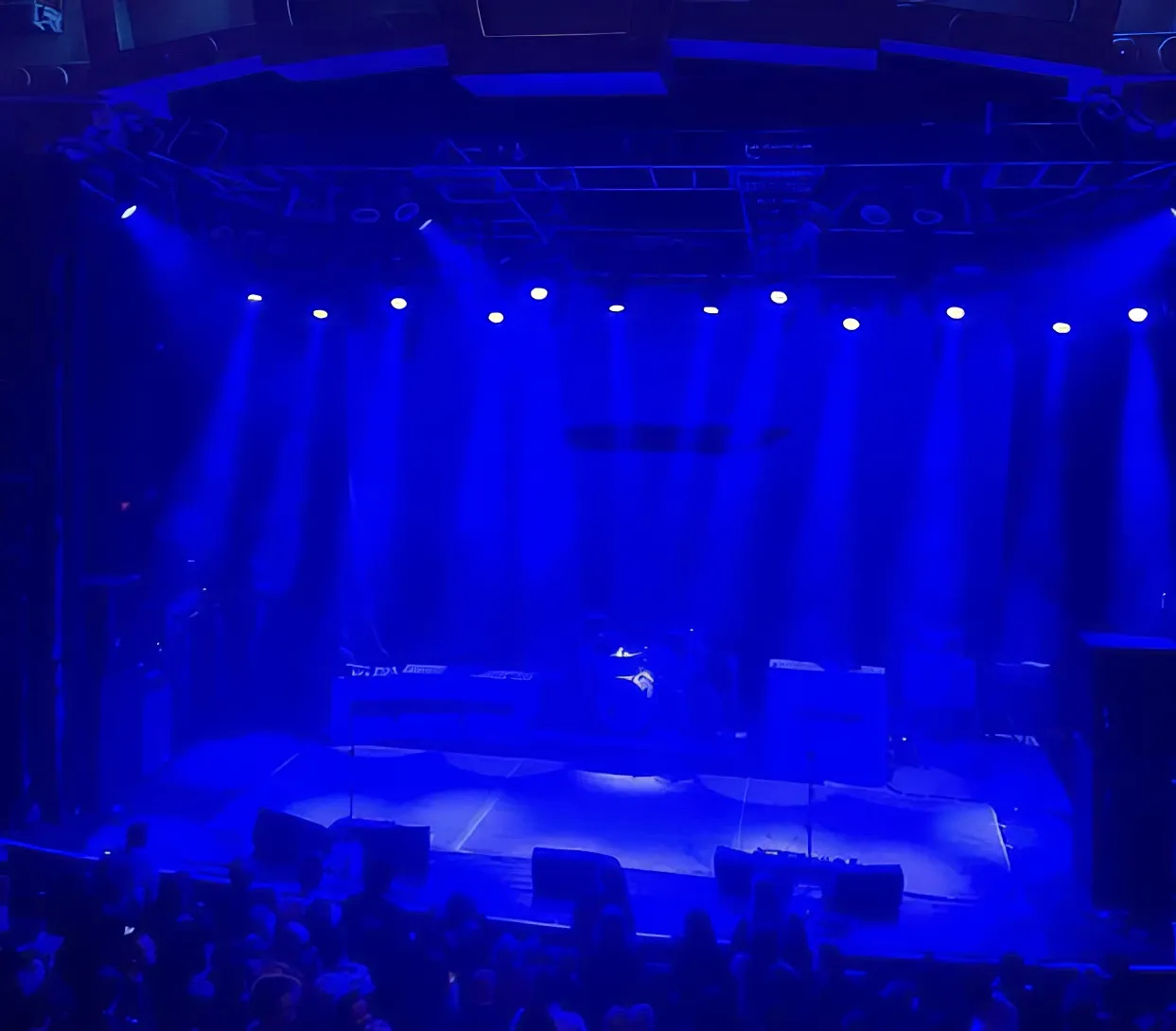 MJ3 concert and landmark stage realization